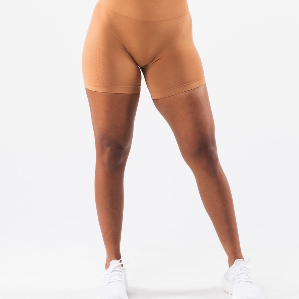 Alphalete Contour Ultra-High Rise Short - Clay
